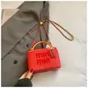 Bolsa de Mão Estética de Alto Valor para Nicho Transfronteiriço, Bolsa Saco para Mulheres, Bolsa de Ombro Versátil para Todas as Estações, Bolsa Transversal para o Dia a Dia