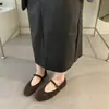 Sapatilhas Mary Jane de Couro Fosco Coleção Primavera e Outono 2025 Sapatos Rasos de Couro com Tira Única Estilo Retrô Francês para Mulheres