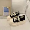 Zapatos Blancos Versátiles de Gama Alta Suela Gruesa Aumentadores de Altura Zapatos de Lona para Mujer Otoño 2026 Estilo Nuevo Súper Caliente Cabeza Grande Zapatos Deportivos Casuales