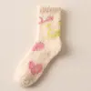 Calcetines para Mujer para Otoño e Invierno, Nuevos Calcetines de Piso de Vellón de Coral, Dulces y Lindos Calcetines de Oso Fresa de Dibujos Animados para Casa de Maternidad para Dormir para Mujeres