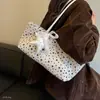 Moderna y versátil nueva bolsa de axila 2026, gran capacidad, diseño de estrella, estilo coreano de otoño, con colgante, bolso de mano y bolso de hombro para el uso diario de mujeres