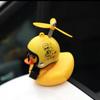 Patinho Amarelo Montado no Carro com Capacete, Espelho Retrovisor de Veículo Elétrico, Enfeite de Teto de Carro, Pato Turbo, Divertido
