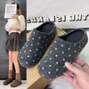 Pantuflas planas casuales para mujer, estilo slip-on, adecuadas para usar al aire libre, colección otoño/invierno 2026, punta redonda, sin tacón, diseño de lunares, temática de otoño, estilo media zapatilla, inspiradas en Birkenstock
