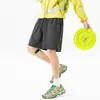 Shorts esportivos masculinos para atividades ao ar livre, novo estilo de verão, leve e respirável, com toque fresco, apresentando barra dividida e faixas refletivas, comprimento de cinco pontos