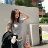 Camiseta Básica de Verão 2026 Novo Estilo com Costela Elástica, Ombro Normal, Gola Redonda, Manga Curta para Mulheres, Slim Fit