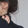 Aretes minimalistas de círculo de viento fresco 2023 Modernos Elegantes Celebridad de Internet Metal Grandes Elegantes Aretes de Chica Picante