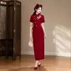 Traje Vestido de Dos Piezas Rojo Estilo Chino Nuevo Cuello Alto Manga Corta Solapa Diagonal Hebilla Dorada Bordado Falda Larga Adelgazante Conjunto