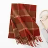 Bufanda de Lana Personalizada con un Toque de Lujo, Versátil para Hombres y Mujeres, Engrosada para Otoño e Invierno, Nueva Bufanda Cálida para el Cuello con Parches de Cuadros