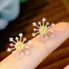 Kaiwei Creativo Nuevos Pendientes con Forma de Flor Floreciente Distintivos Para Todo Combinan Super Brillantes Incrustados con Circonita Amarilla Pendientes de Copo de Nieve Flor