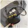 Bolsa feminina muito estilosa e única, novo modelo de verão 2026, bolsa de bolinho de nicho de grande capacidade, bolsa tiracolo de cor sólida
