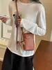 Bolsa de teléfono popular de cuero suave para mujer, nueva 2025, bolso pequeño vintage simple, bolso cuadrado mini casual para hombro