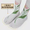 86110 Meias Zhuji Meias Femininas Florais Meias com Ponta Sem Costura Meias de Dois Dedos Primavera/Verão Nova Tendência de Arte Estilo Japonês Retrô