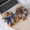 Acessórios de cabelo de urso de pelúcia xadrez estilo coreano, um acessório de cabelo fofo e versátil para meninas, perfeito para estilizar cabelos curtos, e um elástico de cabelo moderno para lavar o rosto