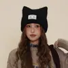 Fábrica de Gorros de Punto de Poliéster Venta al por Mayor Otoño e Invierno Orejas de Gato Lindas Color Sólido Gorro de Lana Tejido Gorro de Lana Caliente para Mujer