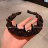 Diadema de Terciopelo Brillante con Diamantes de Alta Gama para Mujer 2025 Nueva Diadema con Peine Dientes Antideslizantes para Salir Pinza Versátil Accesorios para el Cabello