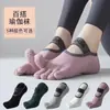 Meias para Dança e Pilates Antiderrapantes Estilo Novo Primavera/Verão Profissionais Absorventes de Suor Esportivas com Dedos Separados Meias para Fitness Yoga para Mulheres