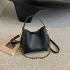 Bolsa de Ombro Única Estilo Balde Lichia Leve Luxo Nicho Outono Transversal Feminina com Textura Padrão Corrente 2026 Estilo Trabalho Novo Modelo