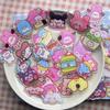 Pieza engrosada de acrílico con impresión UV de Sanrio para festividades de Año Nuevo, hecha a mano, accesorios bonitos, venta al por mayor