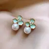 Pendientes de Mariposa y Flor con Goteo de Aceite y Perlas Estilo Francés, Lujo Ligero con un Toque de Alta Gama, Diseño de Nicho, Pendientes Sencillos y Versátiles de Temperamento para Mujer