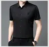 2023 Nueva Camisa de Manga Corta sin Marca para Hombre Camisa de Media Manga Elástica Moderna Forma de Z de Seda Helada para Hombre