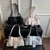 Bolso de almohada retro de nicho estilo coreano para mujer, bolso de hombro y axila a la moda, nuevo bolso cruzado elegante y único de primavera 2026