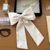 Corea del Sur Elegante Nuevo Satén Oversize Doble Capa Lazo Cinta Pinza de Resorte Pinza Superior Elegante para Mujeres
