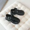 Zapatos de Princesa Cerrados Calados para Niñas 2026 Nuevo Estilo Primavera/Verano Zapatos de Cuero Mary Jane de Diamante Mariposa de Moda para Niños Tendencia