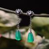 Aretes largos de plata esterlina S95 con piedra verde, estilo étnico vintage, aretes colgantes de loto con cuentas, joyería femenina al por mayor