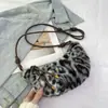 Nova Bolsa de Pelúcia Estampada de Leopardo 2025, Bolsa de Ombro Fashion, Bolsa Transversal para o Dia a Dia, Bolsa Croissant Elegante e Despojada, Bolsa de Axila