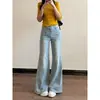 Calça jeans feminina flare azul marinho petite para o outono de 2026, cintura alta, corte solto, emagrecedora e que valoriza o corpo.