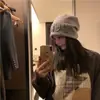 Gorro de Punto con Letras Adelgazante para Rostro para Mujer Otoño e Invierno, Gorro Grueso Cálido Holgado, Circunferencia de Cabeza Grande, Gorro de Lana Versátil, En Stock