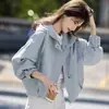 Roupa casual essencial para viagens: Design de moda primavera 2026, jaqueta feminina emagrecedora e versátil, estilo curto elegante e de corte solto