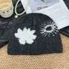 Nuevo Estilo Coreano Otoño e Invierno 2025 Sombrero de Lana Tejido con Flores Nicho para Mujer Sombrero Frío Atmosférico Versátil Sombrero Baotou