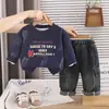 Conjunto de Outono e Primavera para Meninos 2026 Nova Roupa de Outono Infantil Conjunto Elegante de Duas Peças Roupas Infantis Modernas Venda por Atacado