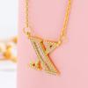 Europa y América Collar de 26 letras Joyería Collar de personalidad estilo Xie Na para viaje romántico de esposa Cobre Micro-incrustado Colgante Joyería