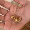 Anillo, pendientes y collar con trébol de cuatro hojas hueco, estilo buchi retro francés, dorado cepillado, joyería antigua de alta calidad.