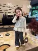 Conjunto grosso para meninas 26 outono e inverno estilo coreano colete infantil camiseta com babados calça flare forrada de fleece para bebê
