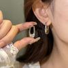 2024 aretes geométricos transfronterizos europeos y americanos en forma de U, hebilla para la oreja de metal, moda retro, temperamento, aretes ovalados para mujer al por mayor