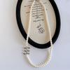 Blogger con logo grande collar de perlas lujo ligero cadena de suéter de alta gama cadena para clavícula de temperamento a la moda todo partido pendientes