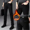 Novedad Otoño e Invierno 2026 Estilo Coreano Jeans Rectos Ajustados para Hombre de Algodón Puro Negro Elástico con Forro Polar y Engrosados, No se Desvanecen