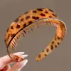 Diadema de corona alta para mujer, nuevo modelo 2026, diadema antideslizante para lavarse la cara, de ala ancha con dientes, pinza para el pelo, accesorio de pelo simple