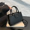 Bolso Tote de Nicho de Lujo Ligero de Alta Gama 2024 Invierno Nuevo Moda Gran Capacidad Patrón Cocodrilo Versátil para Viajes y Uso Diario