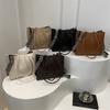 Bolso de mano Retro para mujer para ir al trabajo Textiles Bolso de mujer 2025 Primavera Nuevo Estilo Coreano Correa ancha para el hombro Bolso tote de mano para llevar bajo el brazo
