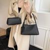 Bolso Tejido de Gran Capacidad para Mujer, Nuevo Bolso de Hombro Casual para el Trabajo, Bolso de Axila de Nicho para Commuter Otoño/Invierno 2025, Bolso para Madre e Hija