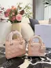 Nuevo Bolso Acolchado Transfronterizo Lady Diana con Colgante de Lazo, Bolso de Mano Versátil de Alta Gama de Moda en Amarillo Chick para Mujer