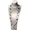 Colección Larga de Collares Superpuestos de Perlas Swarovski para Mujer, Estilo Lujo Ligero, Cadena Versátil para Suéter con un Toque de Alta Gama, Venta al por Mayor Otoño e Invierno