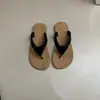 Primeiro Encontro com a Versão Coreana das Sandálias de Dedo Versáteis para Mulheres, Adequadas para Uso Externo no Verão, Sandálias de Dedo Planas Antiderrapantes para a Praia