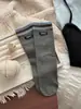 Meias Femininas Outono e Inverno Meias Estilo College Meias de Cano Médio Bloco de Cores Tecido Tendência Etiqueta Meias Esportivas Meias Listradas Caneladas Largas