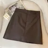 Mini Falda de Cuero Casual de Línea A Adelgazante Bodycon de Cintura Alta con Abertura Lateral Anti-Exposición PU Versátil Nuevo Otoño/Invierno 2026