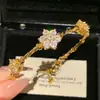 Pulsera de Diamantes Micro-incrustados de Lujo Ligero y Sensación de Alta Gama para Mujer, Pulsera Sencilla de Moda de Acero de Titanio que no se Decolora, para Pareja, Combinable con Todo, Primera Joya